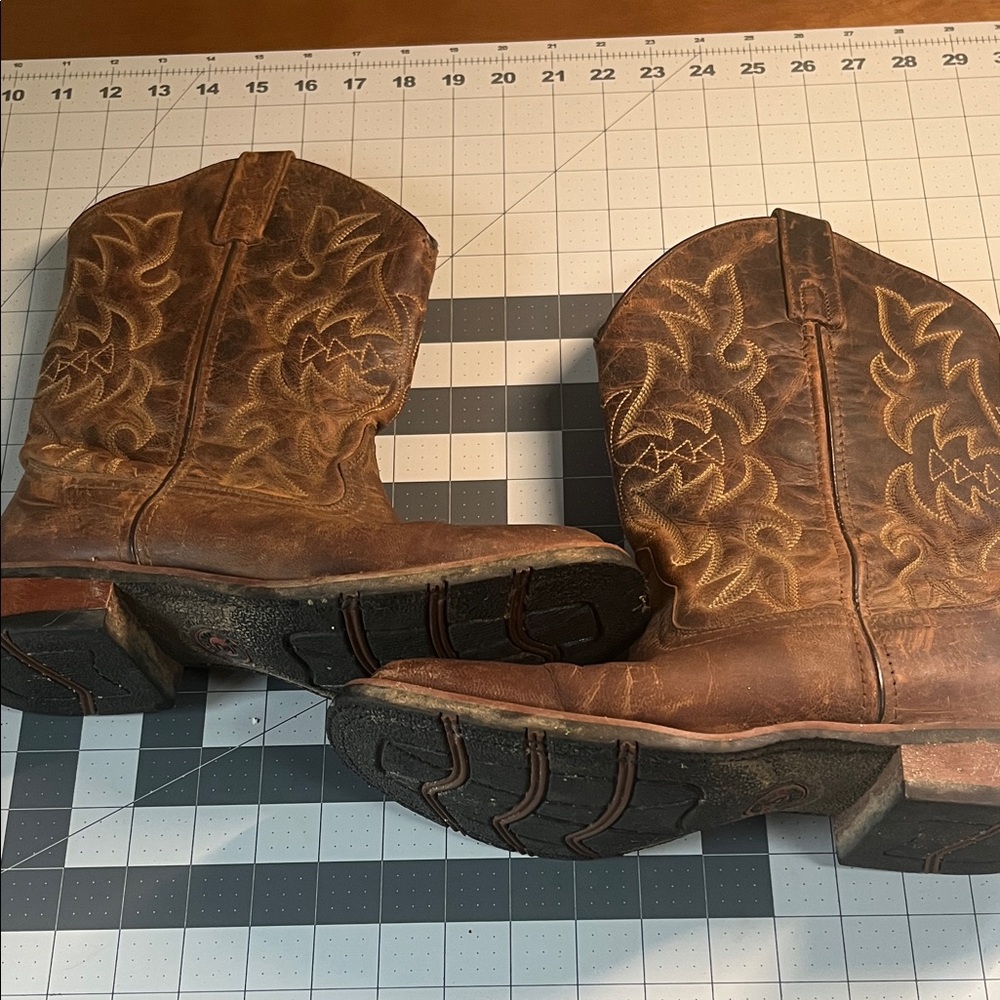 Laredo Distressed Brown Embroidered Western Heeled Boots - Picture 5 of 13